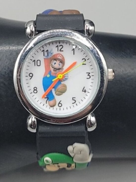 Super Mario Brothers Other - Vintage Super Mario Brothers Quartz Watch 6.75" Silicone Band New Battery Runs
